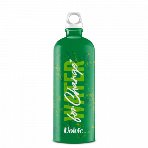 Voici la première bouteille de Volvic élaborée à 100% en plastique recyclé  - Danone